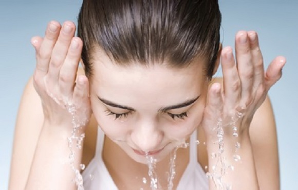Cómo lavarse la cara correctamente con jabón?