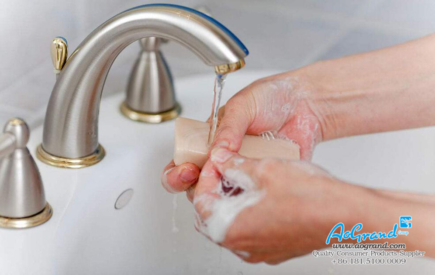 Lavarse las manos con jabón es un buen hábito